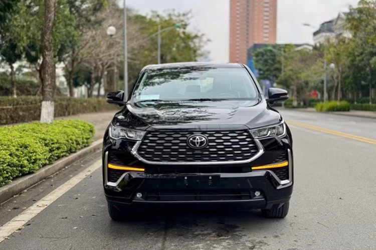Toyota Innova Cross HEV tại Việt Nam giảm chỉ còn từ 960 triệu đồng - Hình 2 Toyota Innova Cross HEV tai Viet Nam giam chi con tu 960 trieu dong-Hinh-2