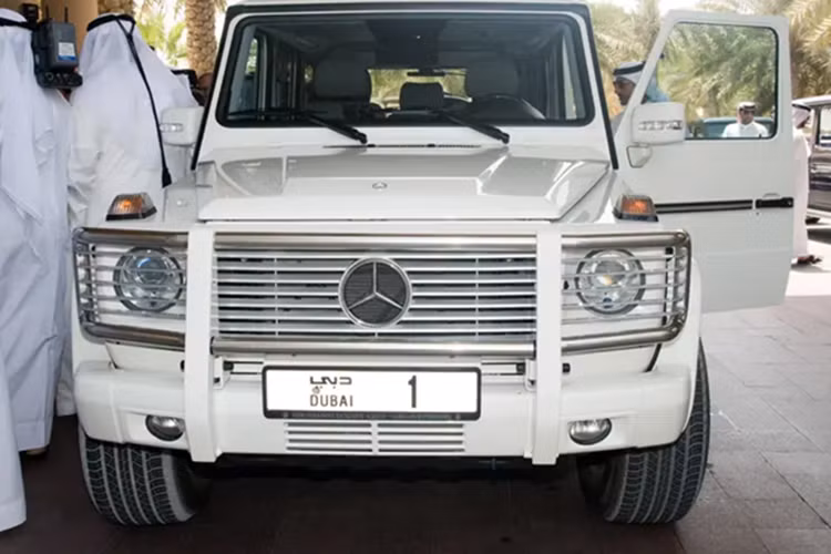 Chiếc xe này được sản xuất theo đơn đặt hàng đặc biệt và đã được chuyển tới Dubai, Các Tiểu vương quốc Ả Rập Thống nhất và sử dụng trong nhiều năm.