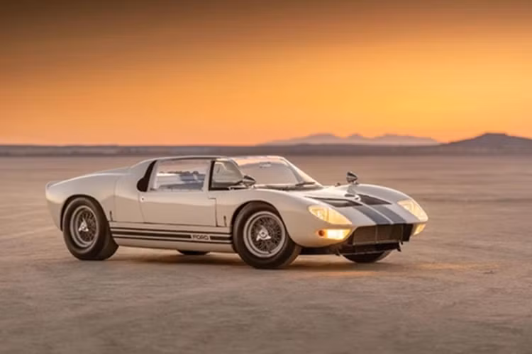 2 tay đua người Pháp Maurice Trintignant và Guy Ligier đã lái chiếc xe tại Le Mans, nhưng nó đã phải dừng lại sau vòng đua thứ 11 khi hộp số bị hỏng. Sau đó, nó được gửi lại cho Shelby American để chế tạo lại và vài năm sau, được mua lại bởi nhà độ xe người California Dean Jeffries.