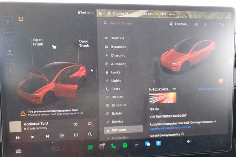 Tesla Model Y Juniper Launch Series sở hữu cấu hình Long Range AWD với 2 động cơ điện, khả năng tăng tốc từ 0-100 km/h trong 4,3 giây và đạt tốc độ tối đa 201 km/h.