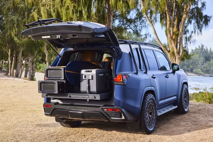 Hiện tại, Lexus Surf LX chỉ có 1 xe duy nhất, Lexus cũng chưa bình luận rằng mẫu xe này có sản xuất thương mại hay không.