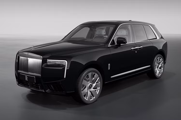 Mức giá xe Rolls-Royce Cullinan Series II được công bố chính hãng tại Việt Nam từ 36.690.500.000 VND (đã bao gồm thuế VAT). Rolls-Royce Black Badge Cullinan Series II có mức giá 41.990.300.000 VND (đã bao bồm thuế VAT). 