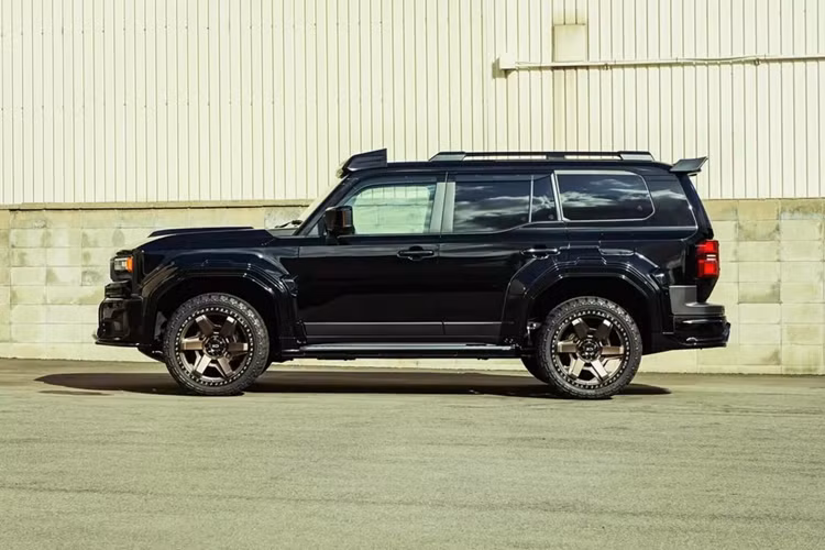 Hiện chưa có thông tin về nâng cấp hiệu suất Toyota Land Cruiser Prado 2025, mặc dù những ai muốn tăng thêm sức mạnh vẫn có thể tìm cách cải thiện động cơ hybrid, xăng hoặc diesel (tùy theo thị trường).