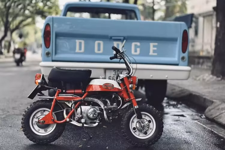 Tan thay ban tai co bap Dodge D100 