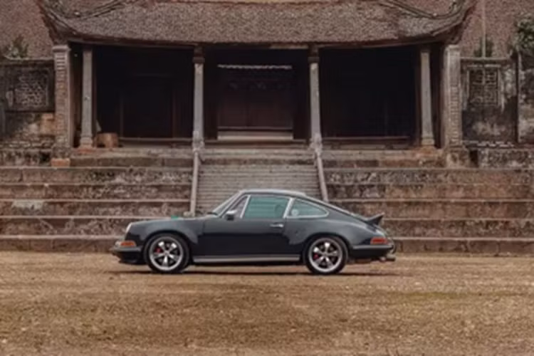 Chủ xe là dân chơi Hà thành cũng đầu tư rất nhiều vào chiếc Porsche 930 Turbo này bao gồm bộ mâm độ của HForged và biển số 911 rất ý nghĩa.