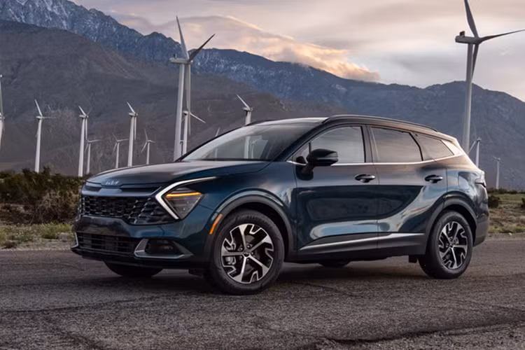  Kia Sportage: 161.917 xe bán ra Sportage đang trong cuộc đua "anh em" với Hyundai Tucson. Kia dù không vượt qua Tucson về doanh số nhưng đã đạt được kết quả ấn tượng trong suốt năm 2024.