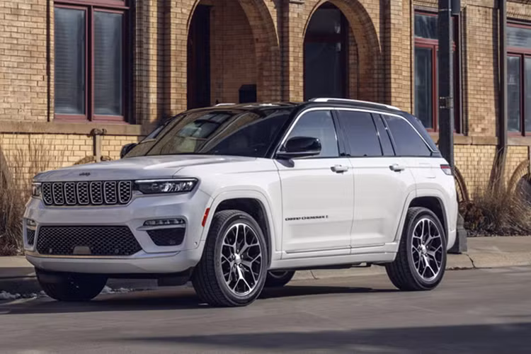  Jeep Grand Cherokee: 216.148 xe bán ra Grand Cherokee tiếp tục là mẫu SUV hạng trung bán chạy nhất của Jeep và là dòng xe bán chạy thứ hai của Stellantis sau Ram pickup. Tuy nhiên, doanh số giảm 12% so với năm 2023. 