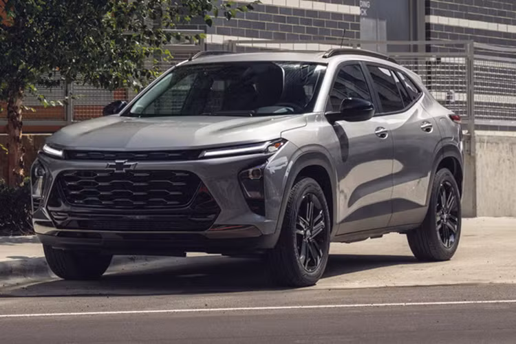  Chevrolet Trax: 200.689 xe bán ra Mẫu SUV Trax mới, với giá khởi điểm hấp dẫn dưới 22.000 USD, đã giành được giải thưởng 10 Best cho năm 2025 và gần vượt qua Chevrolet Equinox về doanh số. 