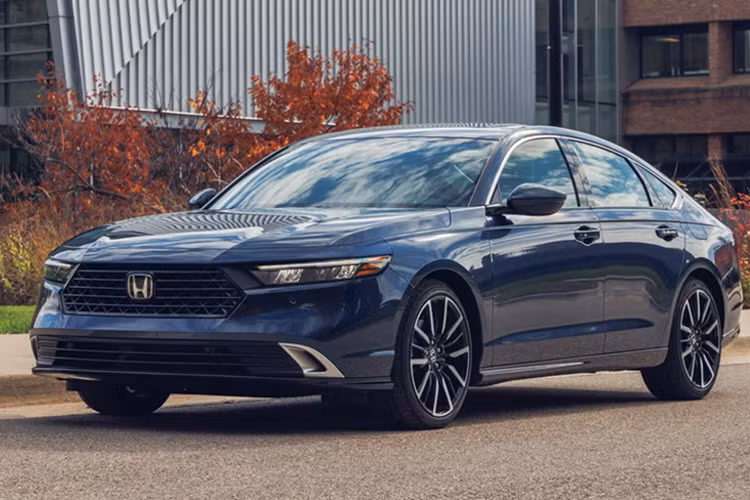  Honda Accord: 162.723 xe bán ra Mẫu Accord luôn được yêu thích, từng giành nhiều giải thưởng 10Best và là dòng sedan hạng trung hàng đầu. Tuy nhiên, doanh số của Accord giảm 18% trong năm 2024 so với năm trước.