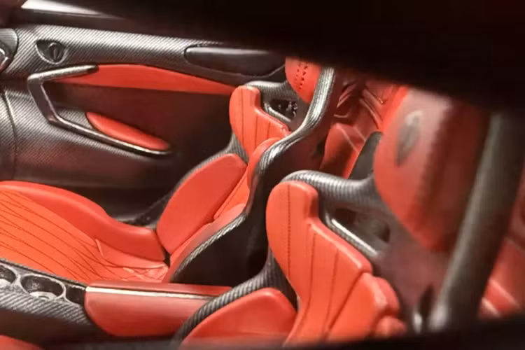 Cũng theo trang này, chiếc Koenigsegg Jesko hàng khủng này đã được bàn giao từ đầu năm nay, nhưng thông tin về xe chưa có, vì thế, nhiều người cho rằng chủ xe đã ém quân chờ ra biển, trước đó, có không ít siêu phẩm đắt đỏ về nước bạn khá kín tiếng.