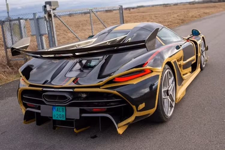 Các đại gia mua xe Koenigsegg Jesko chính hãng phải bắt đầu từ mức giá bán 2,8 triệu đô la chưa có tùy chọn, nếu khách hàng chọn đầy đủ cấu hình cho Koenigsegg Jesko, mức giá đắt nhất phải bỏ ra có thể trên 3,5 triệu đô la.