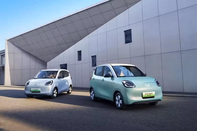 Theo công bố của TMT Motors, trong năm 2025, sẽ có hàng loạt mẫu ô tô điện mới của liên doanh SAIC-GM-Wuling (SGMW) được đưa về bán ở Việt Nam. Bên cạnh Baojun Yep, Baojun Yep Plus và Baojun E100, Wuling Hongguang Mini EV 5 cửa về Việt Nam trong năm nay.