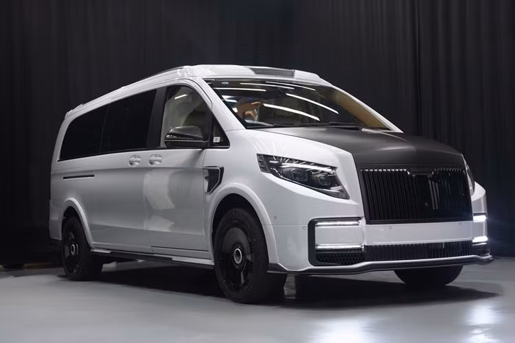 MANSORY không tiết lộ mức giá xe Mercedes-Benz V-Class cùng gói nâng cấp này, tuy nhiên chắc chắn rằng nó không hề rẻ. Theo MANSORY, hãng độ sẽ mang đến nhiều điều bất ngờ trong thời gian tới.