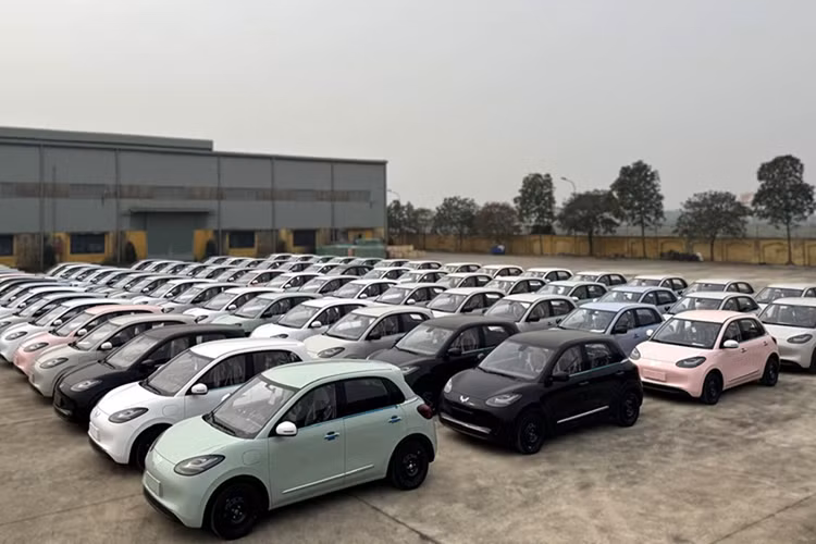 Đối với phiên bản 330 km, xe sử dụng bộ pin 31,9 kWh, phiên bản 401 km dùng bộ pin 37,9 kWh và cuối cùng bản 510 km, sử dụng bộ pin 50,6 kWh. Tất cả phiên bản Wuling Bingo tại Trung Quốc đều hỗ trợ tính năng sạc nhanh cho phép nạp lại 80% dung lượng pin trong 30 phút.