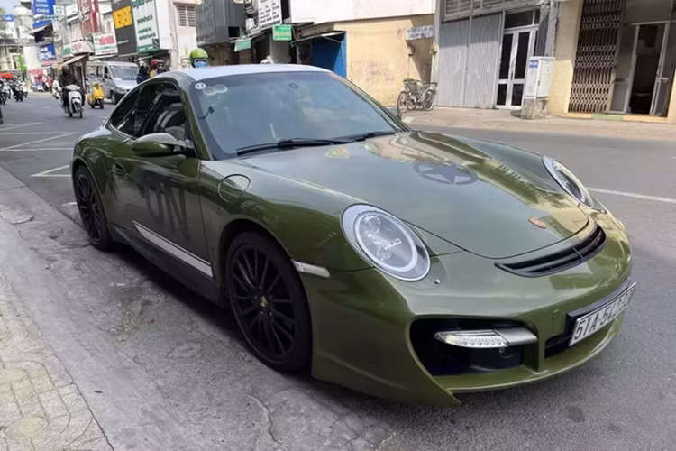 Nhiều tháng sau đó, và vài năm về sau, tung tích của xe Porsche 911 Carrera S của Qua Vũ độ TechArt mang biển số 51A-542.33, không còn được bàn tán, và người ta cũng đã quên đến sự hiện diện của nó, cho đến khi vào sáng ngày 17/4/2025, xe tái xuất.