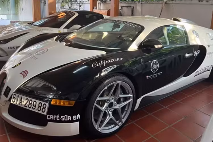 Trước khi chiếc xe Bugatti Veyron bằng xương bằng thịt xuất hiện trên đường, việc để bom tấn này lăn bánh tại Việt Nam nghe chỉ có thể là mơ. Tròn 13 năm có mặt tại Việt Nam, chiếc Bugatti Veyron chỉ mới qua 2 lần đò nhưng có 3 dấu ấn quan trọng mà sẽ rất hiếm chiếc xe nào lặp lại.