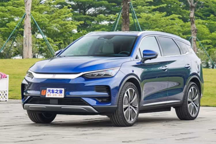 Theo thông tin từ các tư vấn bán hàng, BYD Sealion 08 mới sẽ là tên gọi chính thức của Tan EV và bắt đầu được sử dụng từ quý II. Mẫu CUV cỡ D được hãng xe Trung Quốc mang về Việt Nam từ tháng 11/2024.