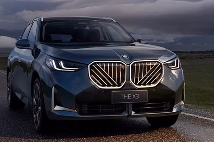 Hiện giá xe BMW X3 L 2025 tại thị trường Trung Quốc vẫn chưa được công bố. Chỉ biết rằng, xe sẽ được lắp ráp tại nhà máy liên doanh giữa BMW và Brilliance Automotive ở Trung Quốc. 