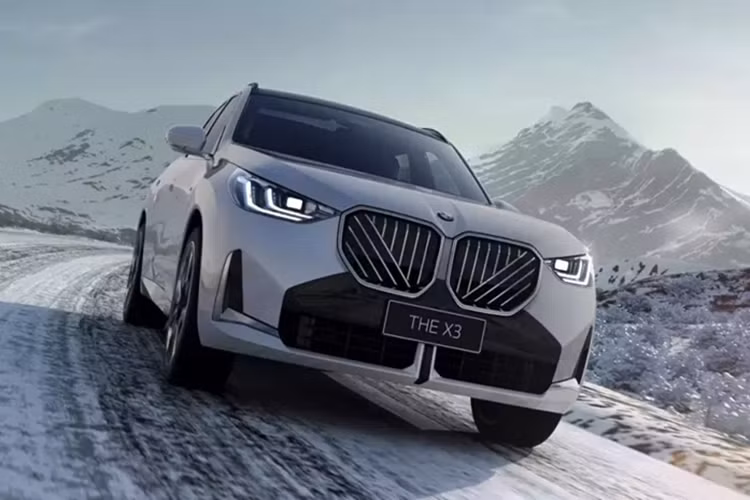 Đây cũng là lần đầu tiên dòng SUV hạng sang BMW X3 có phiên bản trục cơ sở dài. Do đó, màn ra mắt của mẫu xe này thu hút không ít sự chú ý. 