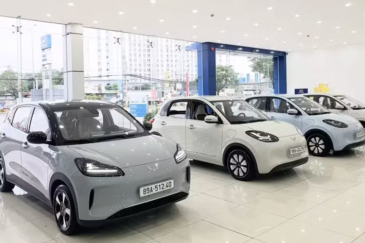 Wuling đã bắn "phát súng" đầu tiên của năm 2025 trong cuộc chiến giá cả. Toàn bộ dòng xe SUV Wuling Bingo giảm giá chỉ còn dưới 90.000 nhân dân tệ (12.350 đô la) tại Trung Quốc. Cả phiên bản 410 km và 510 km đều đã được giảm giá.