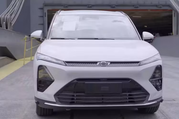 Tại một số thị trường, xe còn được biết đến với cái tên Daewoo Winstorm. Sau khi Chevrolet Captiva nguyên bản bị khai tử, tập đoàn General Motors đã hồi sinh mẫu xe này với một phiên bản mới dựa trên Baojun 530 của Trung Quốc. Giờ đây, Captiva đã chuyển sang chạy hoàn toàn bằng điện và được phát triển dựa trên một mẫu xe Trung Quốc khác.