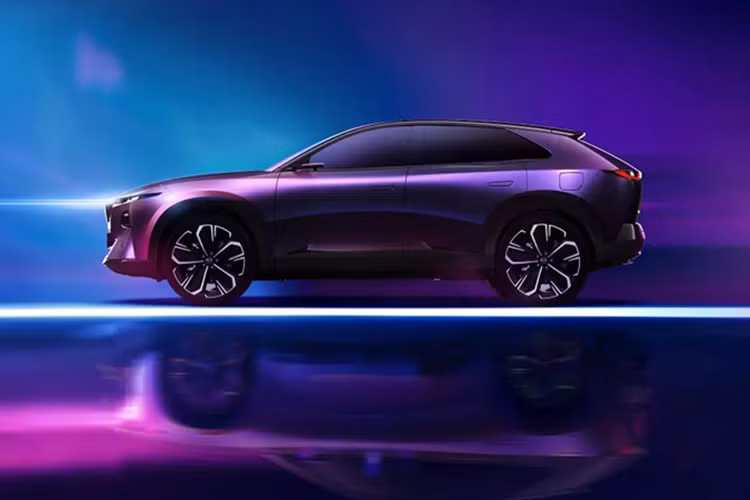 So với nhiều đối thủ, hãng bước vào thị trường xe điện khá muộn. Dù Mazda từng bán MX-30 nhưng mẫu xe này lại thất bại ở thị trường Mỹ vì giá cao và phạm vi hoạt động quá ngắn. Do đó, Mazda EZ-60 tại Trung Quốc được dự đoán sẽ trở thành “quân bài chiến lược” tiếp theo của Mazda trong hành trình tiến vào thị trường xe điện toàn cầu.