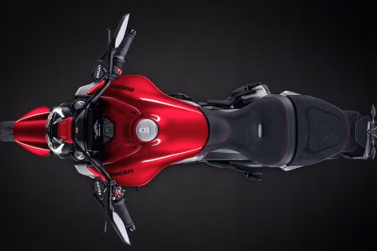 Ducati XDiavel V4 được trang bị bảng điều khiển màu TFT 6,9 inch mới với tỷ lệ khung hình 8:3. Bảng điều khiển có thể kết nối Bluetooth để gọi điện, nhắn tin và nghe nhạc hoặc sử dụng hệ thống dẫn đường từng chặng thông qua Ứng dụng Ducati Link.