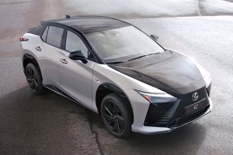 Mẫu SUV thuần điện được trang bị bộ pin 77 kWh và sạc nhanh CCS2. Tùy mỗi phiên bản mà phạm vi hoạt động của xe sẽ lần lượt là 575 km, 500 km và 450 km.