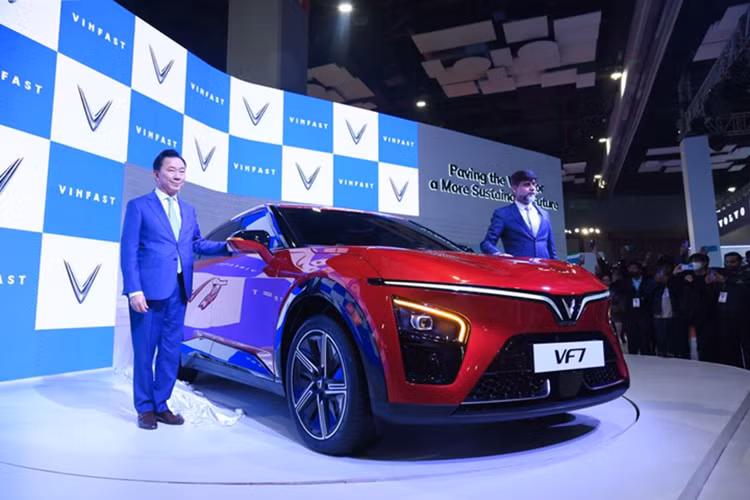 Hai mẫu xe SUV Vinfast VF6 và VF7 chạy điện được kỳ vọng sẽ đáp ứng nhu cầu chuyển đổi điện hóa của người tiêu dùng và thiết lập chuẩn mực mới trong ngành công nghiệp giao thông xanh tại Ấn Độ.