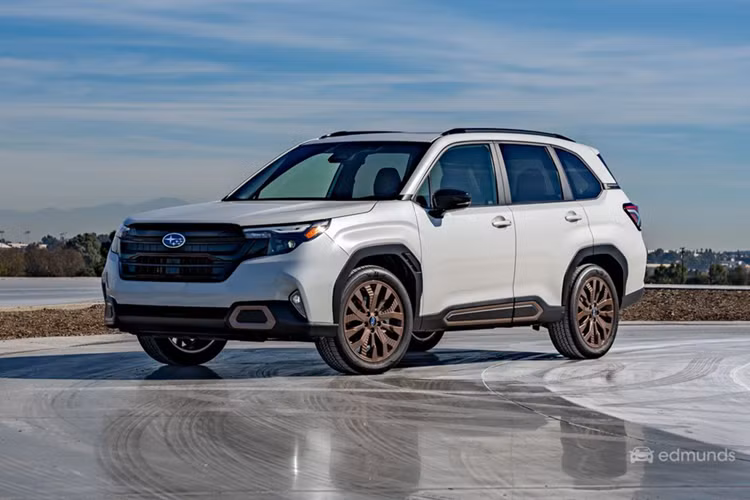 Nếu không có ưu đãi chính hãng, Subaru Forester sẽ là mẫu xe khá kén khách gì giá niêm yết cao và thiết kế chưa thực sự hấp dẫn. Đó là chưa kể đến những bất lợi khác như thương hiệu có tính nhận diện chưa cao và hệ thống đại lý còn thưa thớt.