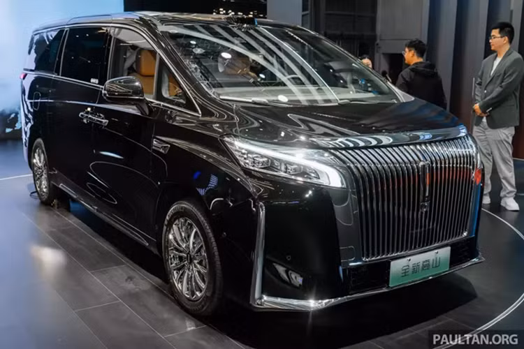 Thị trường MPV siêu sang đang bùng nổ tại Trung Quốc và hãng Great Wall Motor (GWM) cũng gia nhập phân khúc này một cách mạnh mẽ với mẫu Wey Gaoshan 9 mới. Về cơ bản, đây là phiên bản kéo dài của mẫu MPV cỡ lớn Wey 80 2025 mới hiện đã có mặt ở Việt Nam.