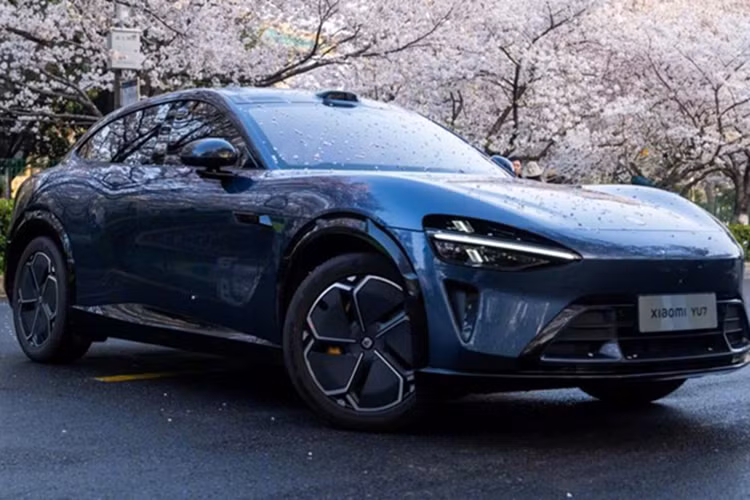 CEO Xiaomi he lo thiet ke SUV dien YU7 truoc ngay ra mat