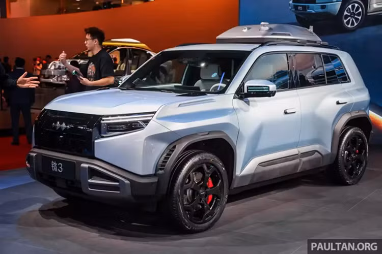 Tại Triển lãm Ô tô Thượng Hải 2025 hiện đang diễn ra tại Trung Quốc, hãng BYD đã lần đầu tiên mang mẫu xe BYD Tai 3 2025 mới đến trưng bày. Đây là mẫu ôtô điện đầu tiên của thương hiệu con Fangchengbao chuyên xe off-road thuộc hãng BYD. Tai 3 gia nhập dòng sản phẩm