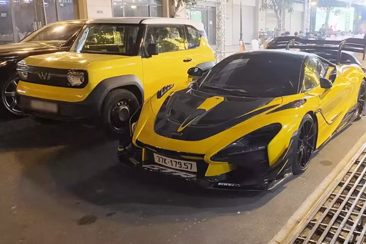 Vận tốc tối đa của chiếc xe siêu sang này là 250 km/h. Bên cạnh đó, các khách mời còn di chuyển trên 3 chiếc xe Mercedes-AMG G63 đủ phiên bản, riêng chiếc xe mang biển số 30L-999.81 có ngoại thất của bản Brabus, chưa rõ là độ body kit, hay là sản phẩm từ nhà máy của Brabus ra lò.