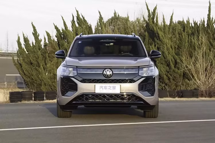 Xe tăng tốc từ 0 đến 100 km/h chỉ trong 7,6 giây trong khi đạt mức tiêu thụ nhiên liệu kết hợp WLTC thấp đáng kể là 8,35L/100km.