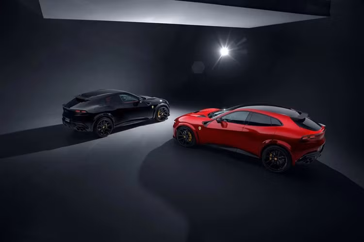 Ferrari Purosangue trang bị khối động cơ V12 hút khí tự nhiên 6.5L, sản sinh công suất 725 mã lực, khả năng tăng tốc từ 0-100 km/h trong 3,3 giây, tốc độ tối đa 310 km/h.