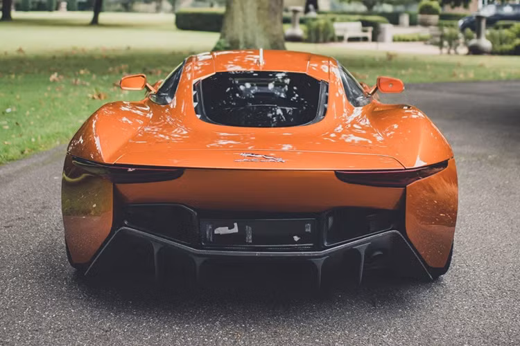 Chiếc siêu xe Jaguar C-X75 được CALLUMdesigns nâng cấp lần này là 1 trong 4 chiếc sử dụng cho phân cảnh đóng thế, mang số khung 24001. 
