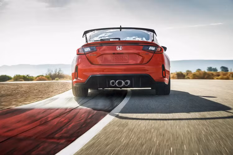 Auto Express cho biết nền tảng mới của Honda được thiết kế để hỗ trợ các dòng xe điện hiệu suất cao, với công suất đầu ra có thể lên đến 480 mã lực. Nhiều khả năng, Civic Type R bản thuần điện cũng sẽ được xây dựng trên nền tảng này.