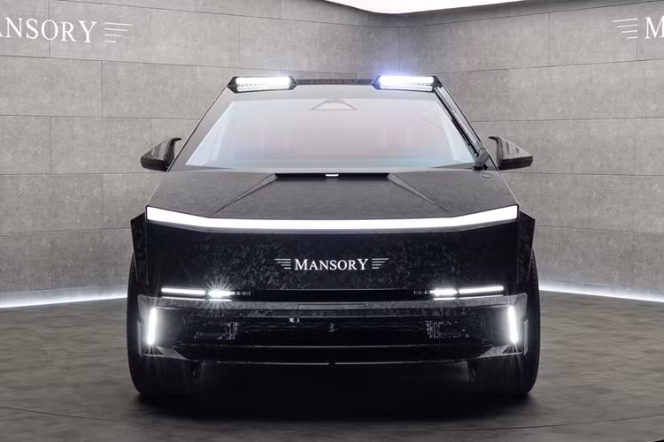 Không bỏ qua cơ hội làm nổi bật mẫu xe độc đáo này, Mansory đã ra mắt gói độ Elongation, lấy cảm hứng đặt tên từ Elon Musk – người sáng lập Tesla. Gói độ mang đến diện mạo mới mẻ và cá tính hơn cho Cybertruck.