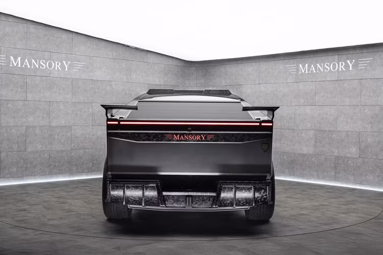 Như thường lệ, Mansory không công bố giá cụ thể cho gói độ Elongation. Hiện tại, giá khởi điểm Cybertruck của hai phiên bản AWD và Cyberbeast lần lượt là 66.990 USD tương dương 1,67 tỷ đồng và 94.490 USD tương đương 2,36 tỷ đồng.