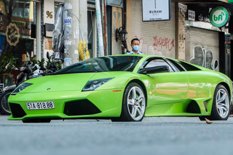 Sau 1 thời gian dài làm chủ nhân của bò tót này, chiếc Lamborghini Murcielago LP640 xanh cốm được bán lại vào trong Sài thành và người mua chính là 1 nữ doanh nhân khá nổi tiếng trong giới siêu xe lúc bấy giờ cũng là vợ của Minh Nhựa, siêu bò này trải qua vài đời chủ trước khi về đội xe của đại gia ở Tp.HCM.