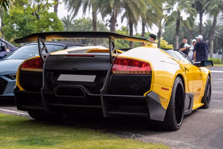 Động cơ kết hợp với hộp số tự động 6 cấp E-Gear, nhờ đó, Lamborghini Murcielago LP640 mui trần độc nhất Việt Nam có khả năng tăng tốc từ vị trí xuất phát lên 100 km/h chỉ trong khoảng thời gian 3,4 giây trước khi đạt tốc độ tối đa 336 km/h.