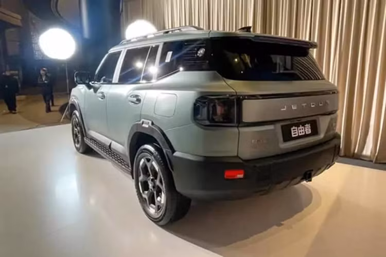 Phiên bản AWD cũng có sẵn, được trang bị hệ thống AWD thế hệ thứ sáu của BorgWarner và có chế độ lái “7+X”. Chế độ X có thể xác định thông minh các điều kiện đường sá và cho phép phân phối mô-men xoắn tự động để chạy off-road.
