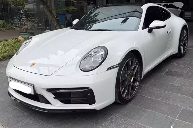 Vì thế, rất có thể không ít người sẽ chọn mua xe Porsche 911 992 đã qua sử dụng để tiết kiệm chi phí, và khi bán lại cũng không quá mất giá, thậm chí may mắn có thể là không lỗ.