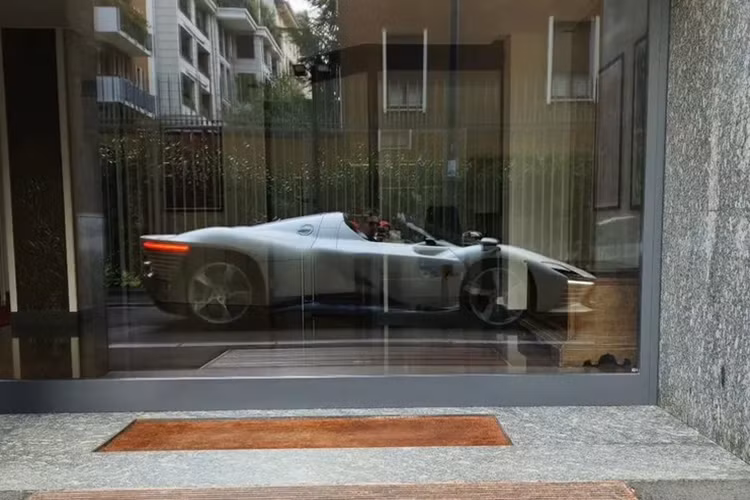 Khi thiết kế chiếc Ferrari Daytona SP3 đặc biệt này, ông đã xem xét lại lịch sử của thương hiệu do cha mình thành lập và lấy cảm hứng từ chiếc xe F1 do John Surtees lái đến chiến thắng trong giải vô địch năm 1964. Ông cũng lấy cảm hứng từ chiếc 250 LM màu trắng và xanh độc nhất được đặt hàng vào những năm 1960.