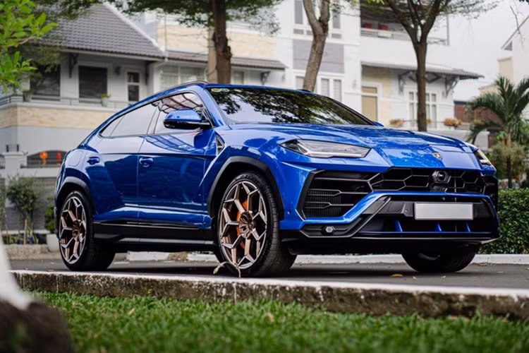 Ở thời điểm mua mới, giá xe Lamborghini Urus 2018 tại Việt Nam có mức bán ra lên tới hơn 23 tỷ đồng. Như vậy, chỉ sau 4 năm sử dụng, chủ xe đã lỗ gần một nửa.