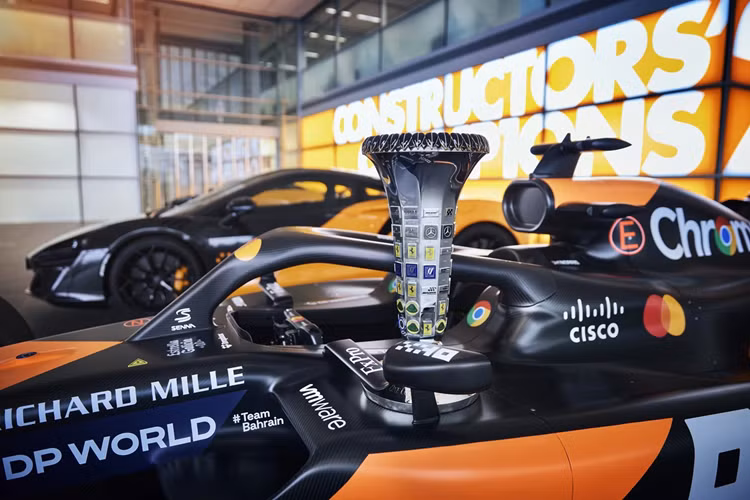 Bộ sưu tập đặc biệt nhằm tôn vinh những thành tích tuyệt vời của đội đua McLaren F1, khi giành danh hiệu đồng đội thứ 9 vào năm 2024 có sự góp mặt của hai tay đua trẻ Lando Norris và Oscar Piastri.