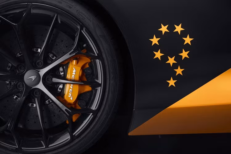 McLaren 750S trang bị động cơ V8 twin-turbo 4.0L công suất 750 mã lực; khả năng tăng tốc 0-100 km/h trong 2,8 giây và tốc độ tối đa 332 km/h.