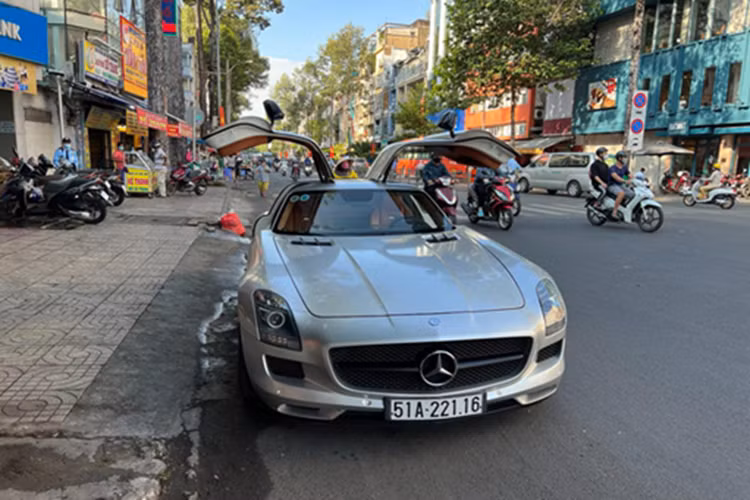 Nếu điều này là sự thật, rất có thể “Qua” Vũ sẽ chọn hãng xe Mercedes-Benz vì đang sở hữu gần 90 chiếc đủ loại, có nhiều biến thể khác nhau từ xe thể thao, SUV hạng sang, siêu xe cho đến các mẫu xe cổ thuộc diện hiếm có tại Việt Nam.