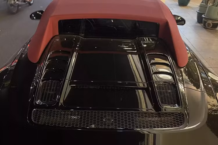 Cận cảnh Audi R8 V10 Spyder biển "tứ quý 8" lên sàn xe cũ - Hình 2 Can canh Audi R8 V10 Spyder bien